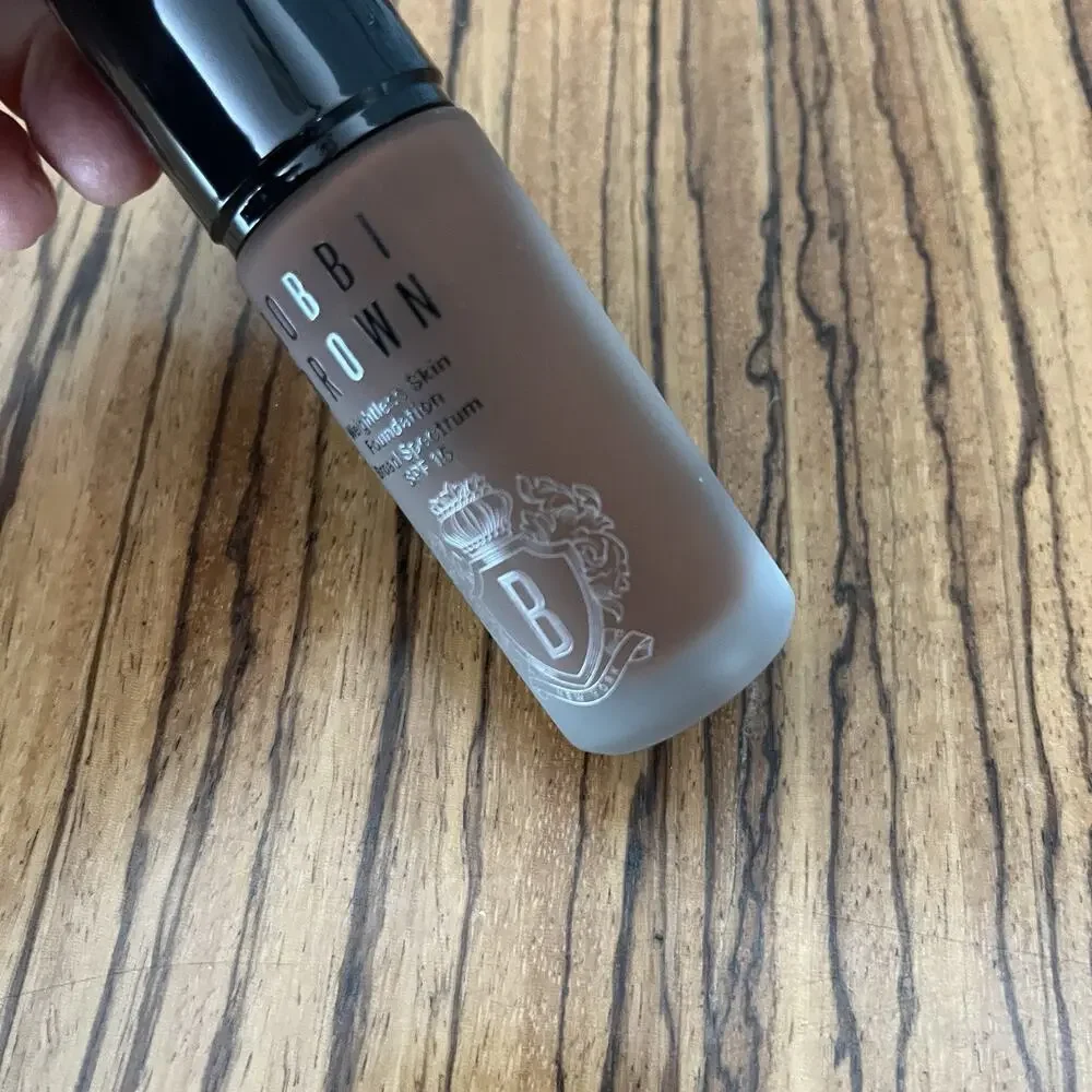 Bobbi Brown Weightless Skin Foundation SPF 15 N-112 Espresso